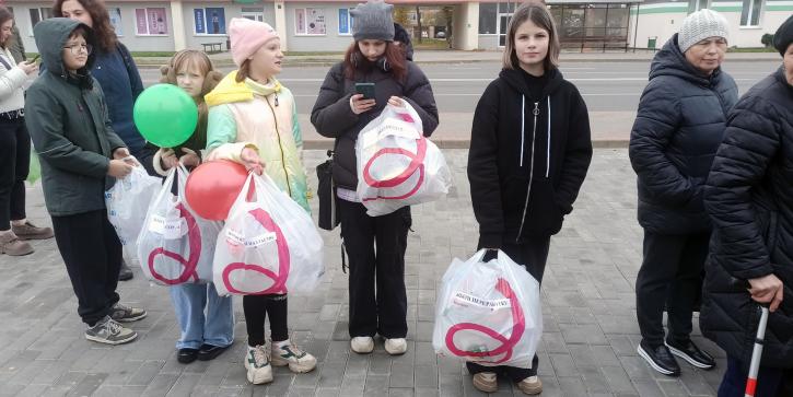 Унёсак у экалогію: жыхары Ліды сабралі 10 000 бутэлек для стварэння новых гарадскіх аб'ектаў